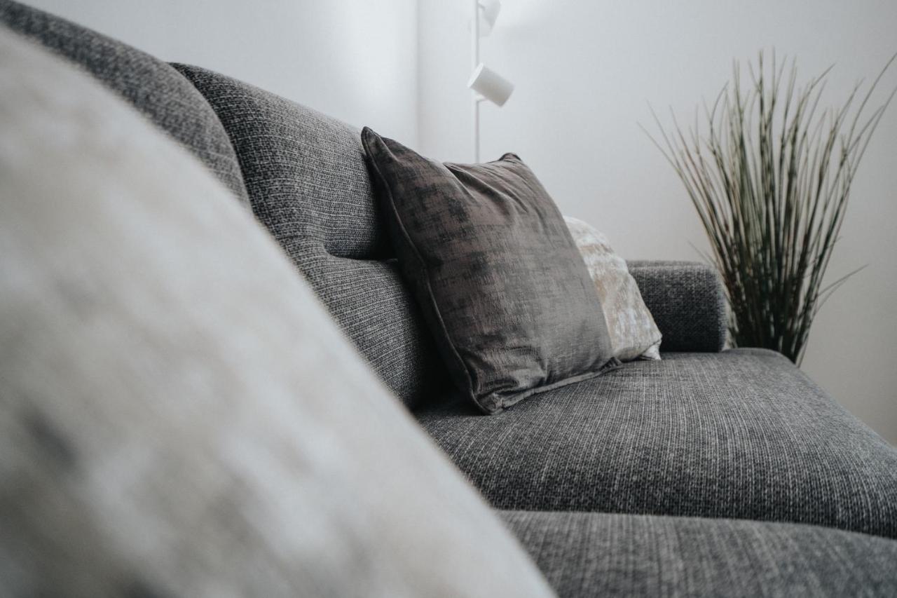 Lovely Modern 2 Bed City Centre Apartment With Free Parking - Double Or Twin Beds Available Wolverhampton Esterno foto