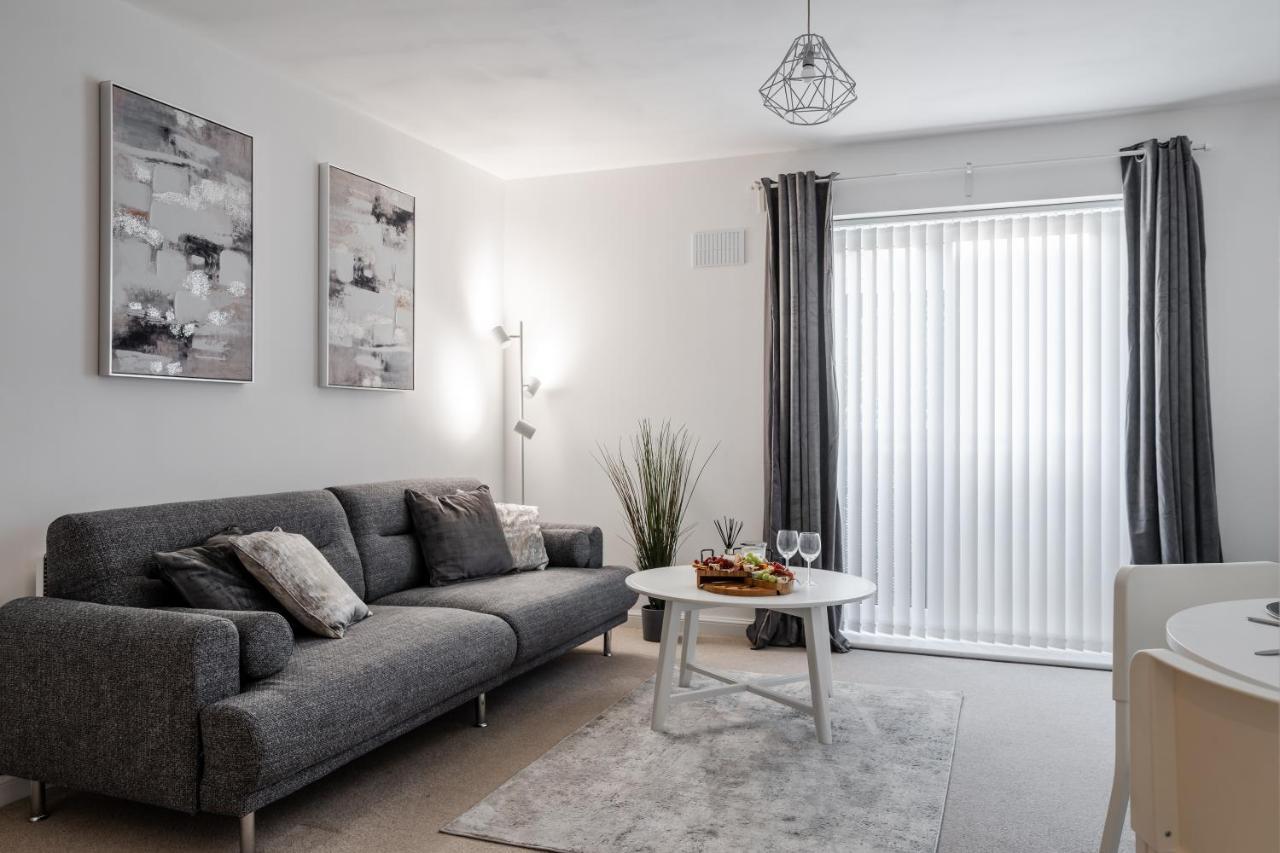 Lovely Modern 2 Bed City Centre Apartment With Free Parking - Double Or Twin Beds Available Wolverhampton Esterno foto