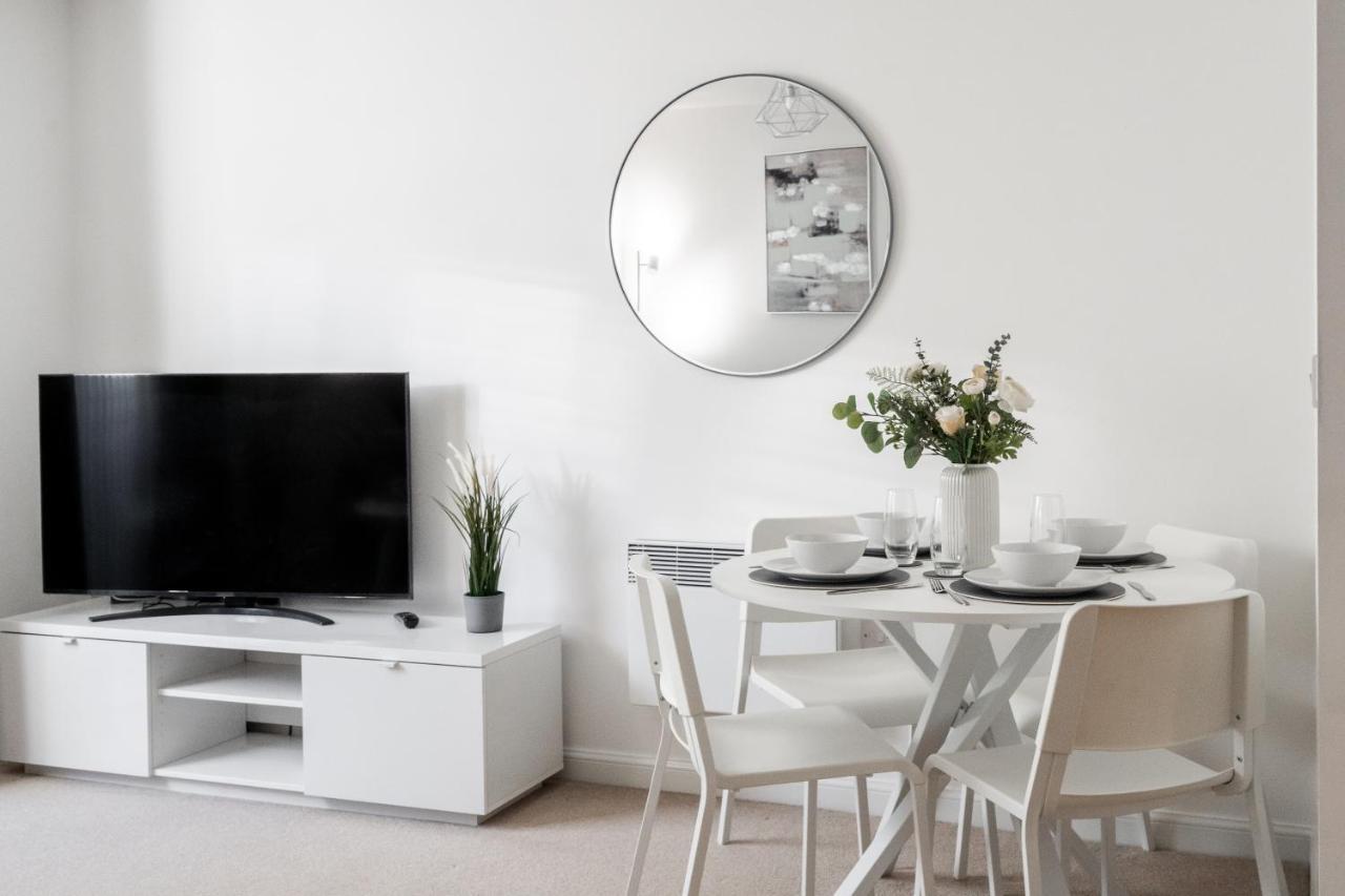 Lovely Modern 2 Bed City Centre Apartment With Free Parking - Double Or Twin Beds Available Wolverhampton Esterno foto