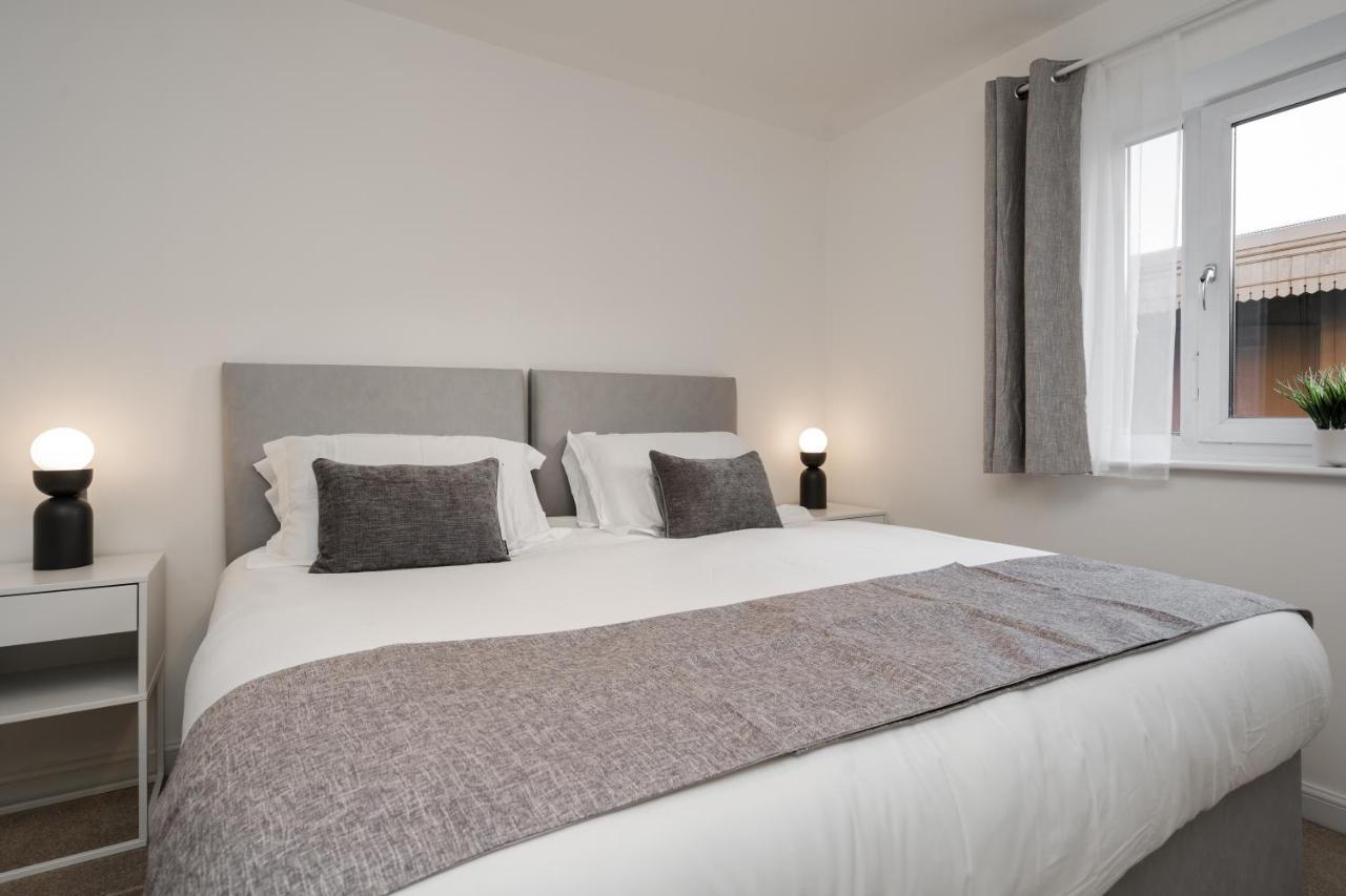 Lovely Modern 2 Bed City Centre Apartment With Free Parking - Double Or Twin Beds Available Wolverhampton Esterno foto