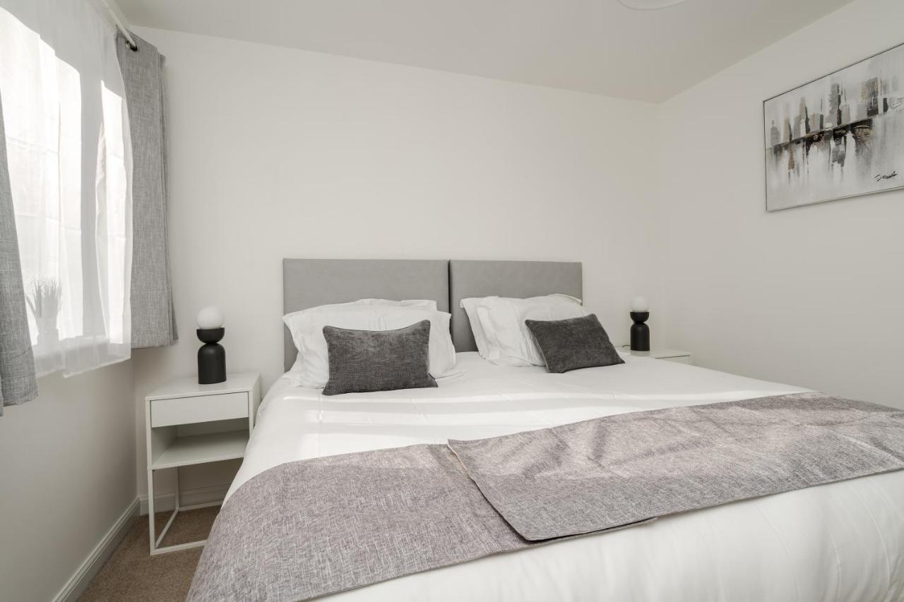 Lovely Modern 2 Bed City Centre Apartment With Free Parking - Double Or Twin Beds Available Wolverhampton Esterno foto