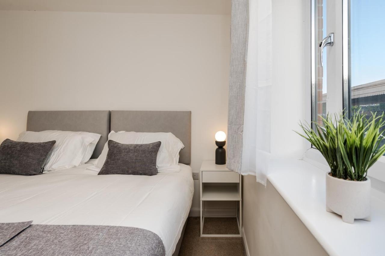 Lovely Modern 2 Bed City Centre Apartment With Free Parking - Double Or Twin Beds Available Wolverhampton Esterno foto