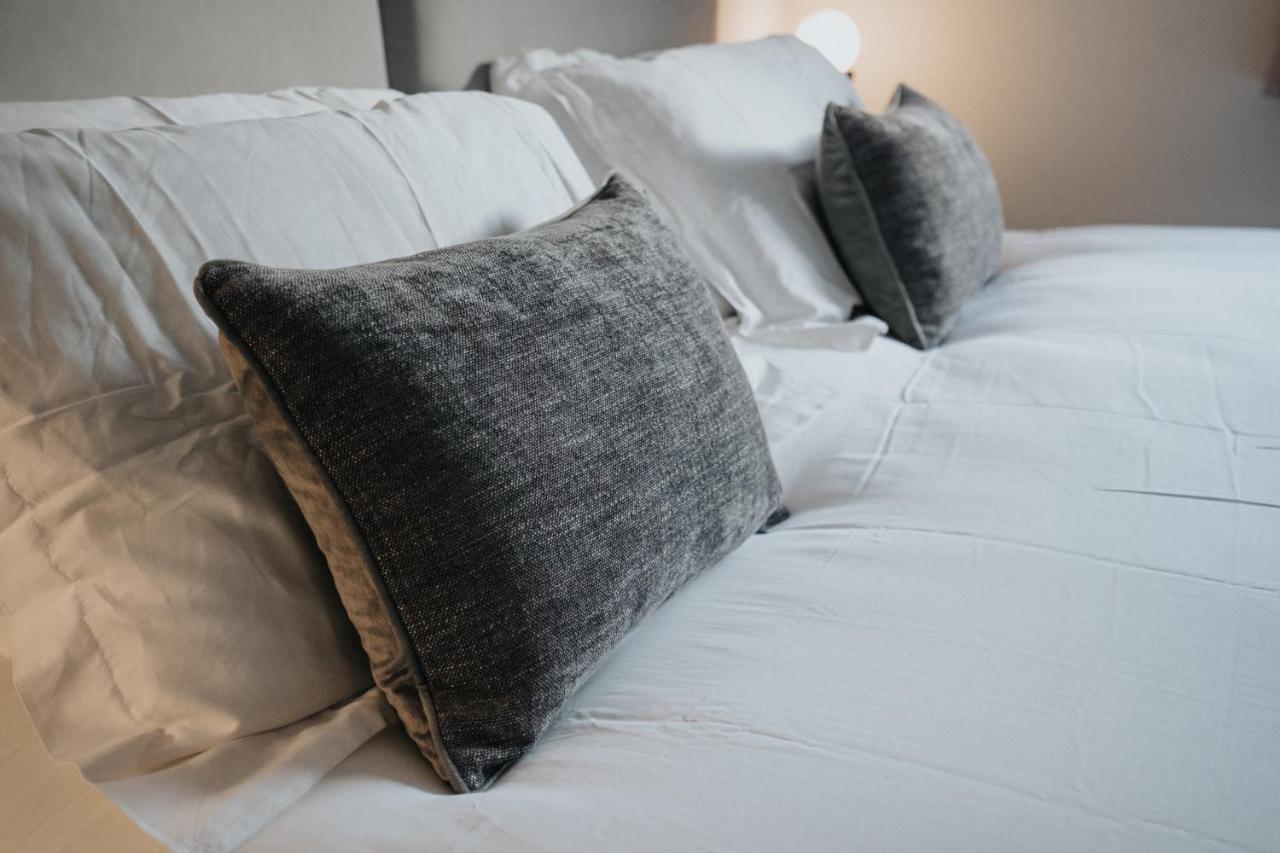 Lovely Modern 2 Bed City Centre Apartment With Free Parking - Double Or Twin Beds Available Wolverhampton Esterno foto