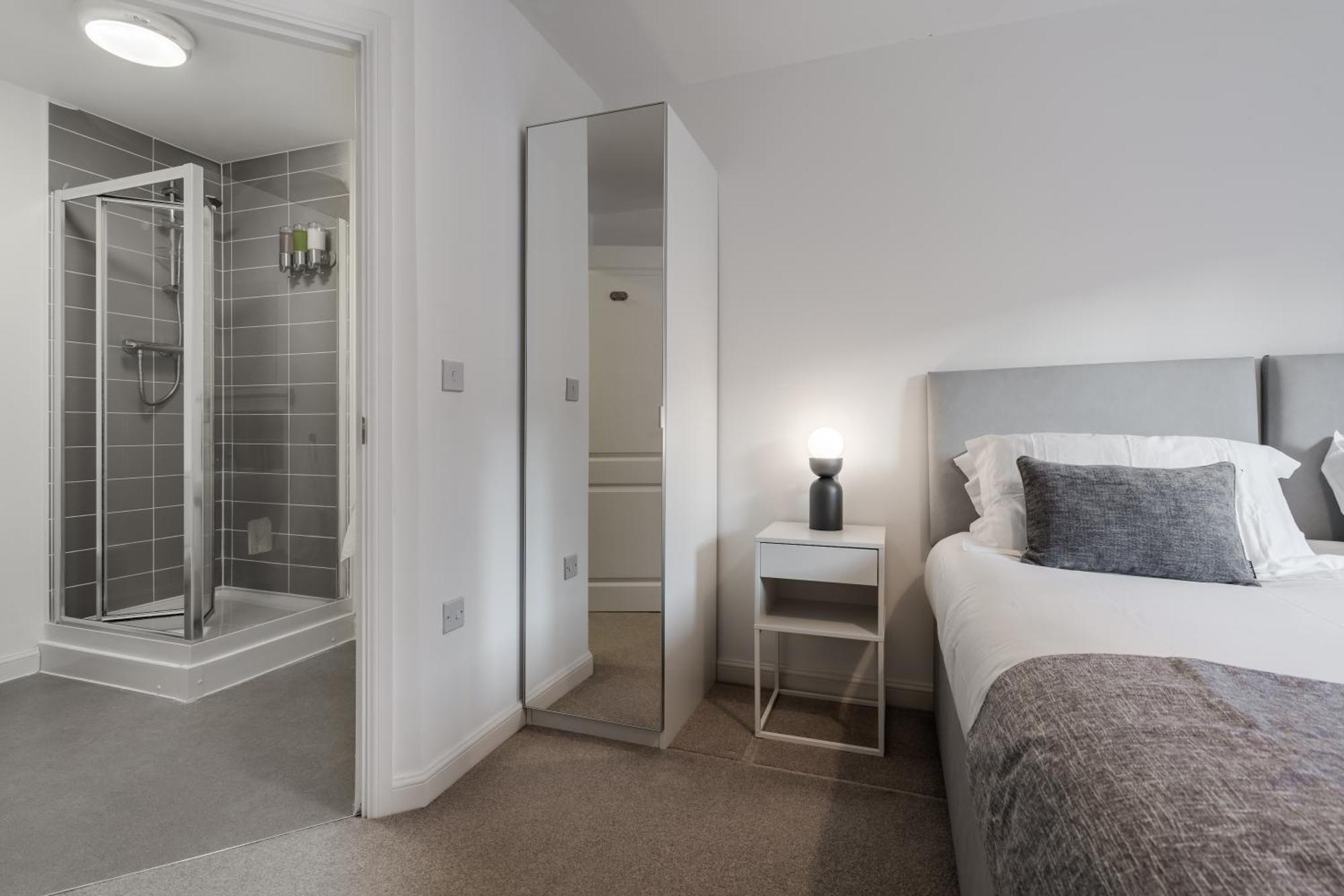Lovely Modern 2 Bed City Centre Apartment With Free Parking - Double Or Twin Beds Available Wolverhampton Esterno foto