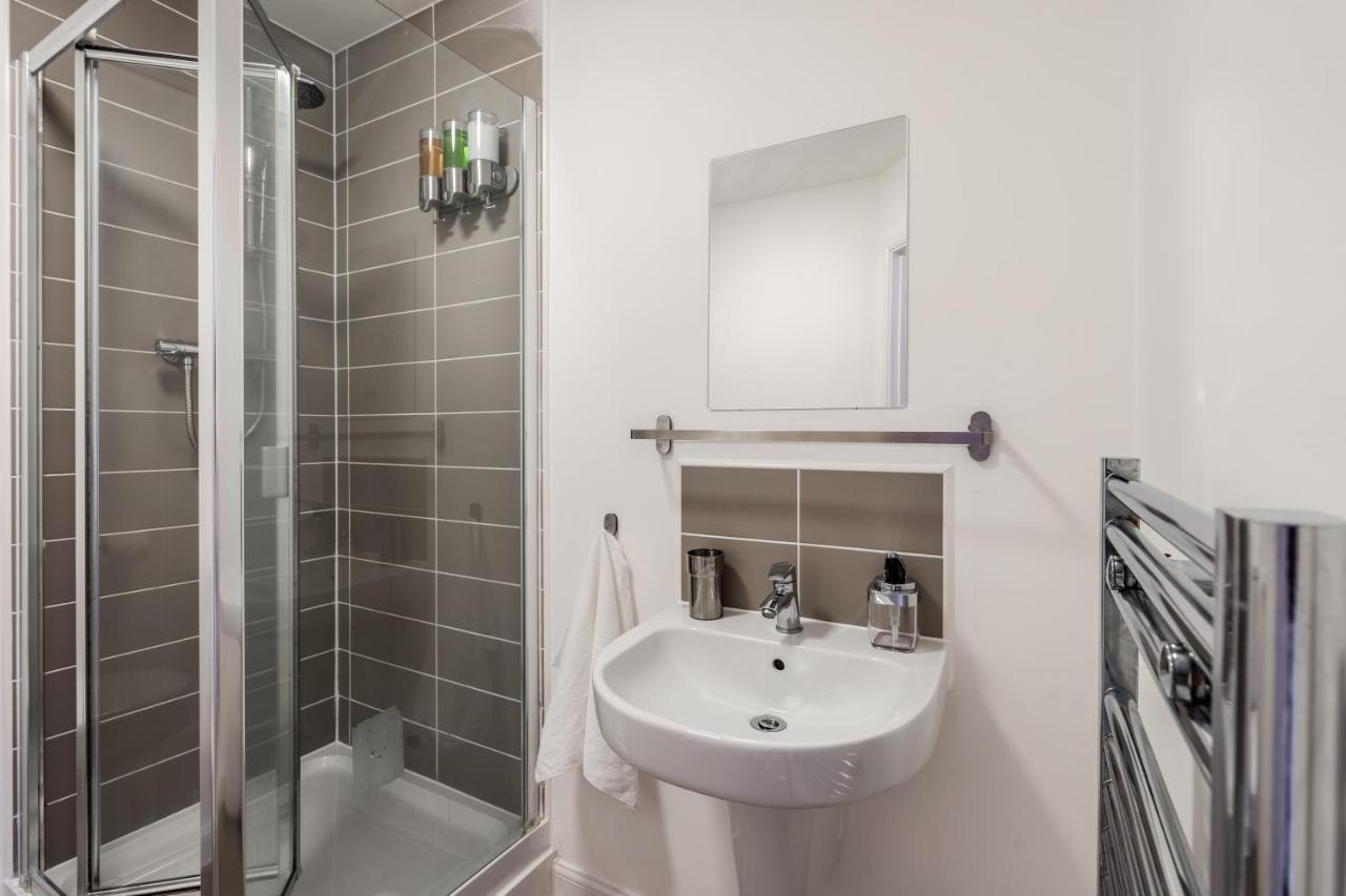 Lovely Modern 2 Bed City Centre Apartment With Free Parking - Double Or Twin Beds Available Wolverhampton Esterno foto