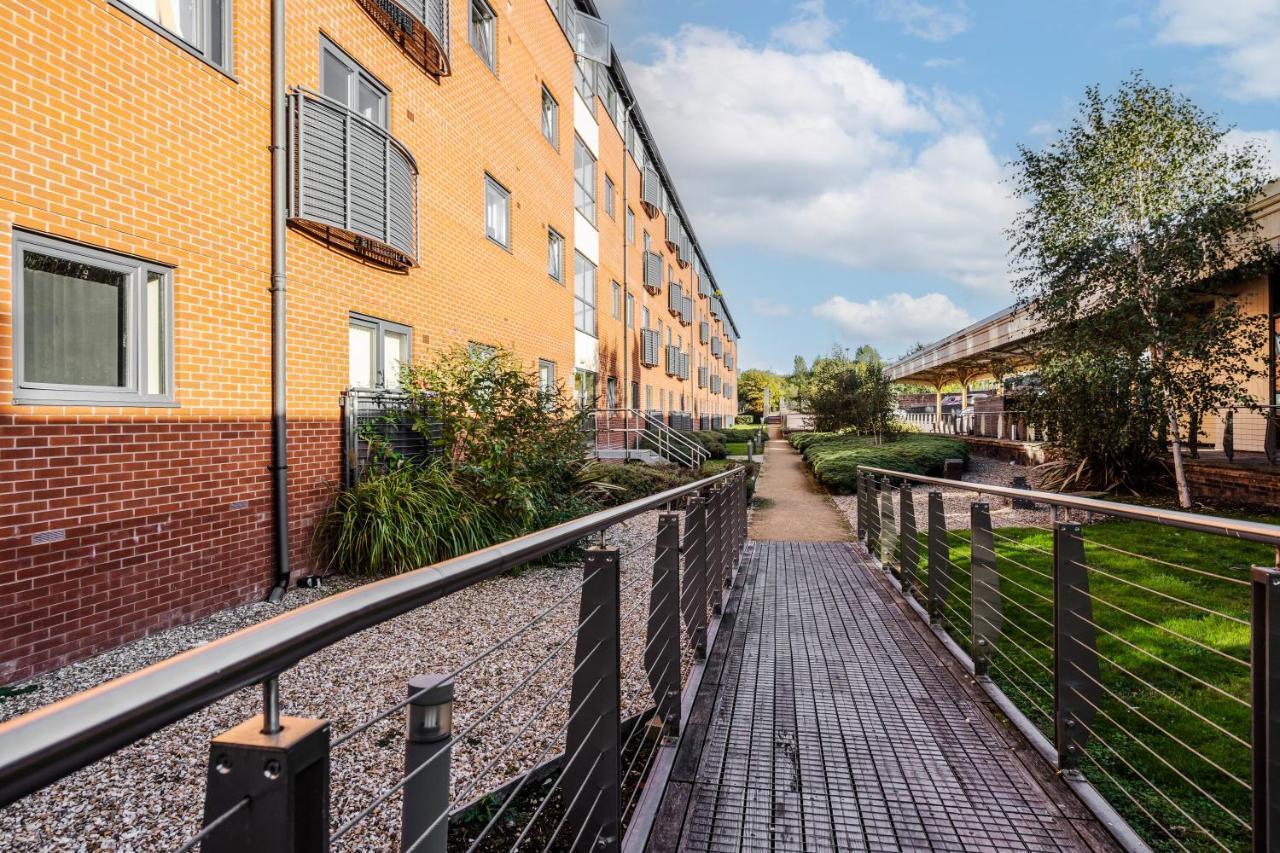 Lovely Modern 2 Bed City Centre Apartment With Free Parking - Double Or Twin Beds Available Wolverhampton Esterno foto