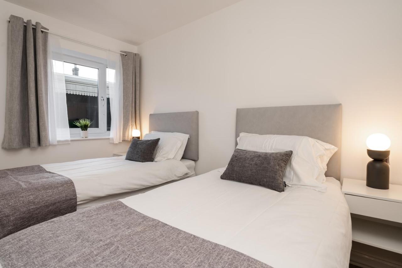 Lovely Modern 2 Bed City Centre Apartment With Free Parking - Double Or Twin Beds Available Wolverhampton Esterno foto