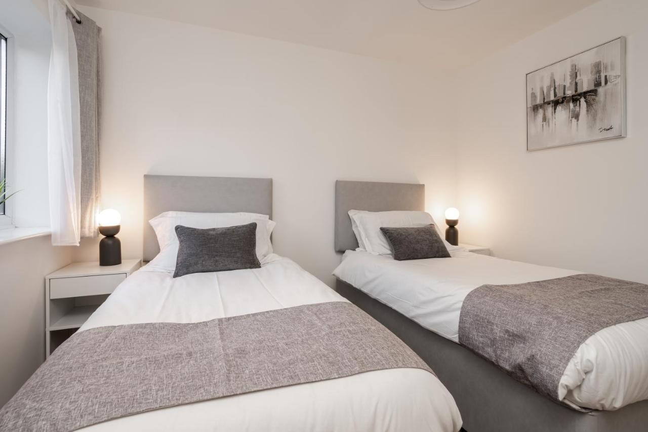 Lovely Modern 2 Bed City Centre Apartment With Free Parking - Double Or Twin Beds Available Wolverhampton Esterno foto